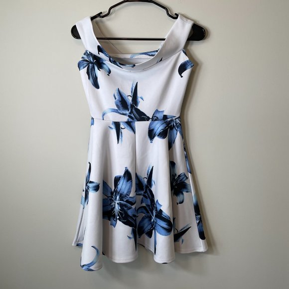 SOLD Boohoo Floral Off The Shoulder Skater Dress - Picture 3 of 11